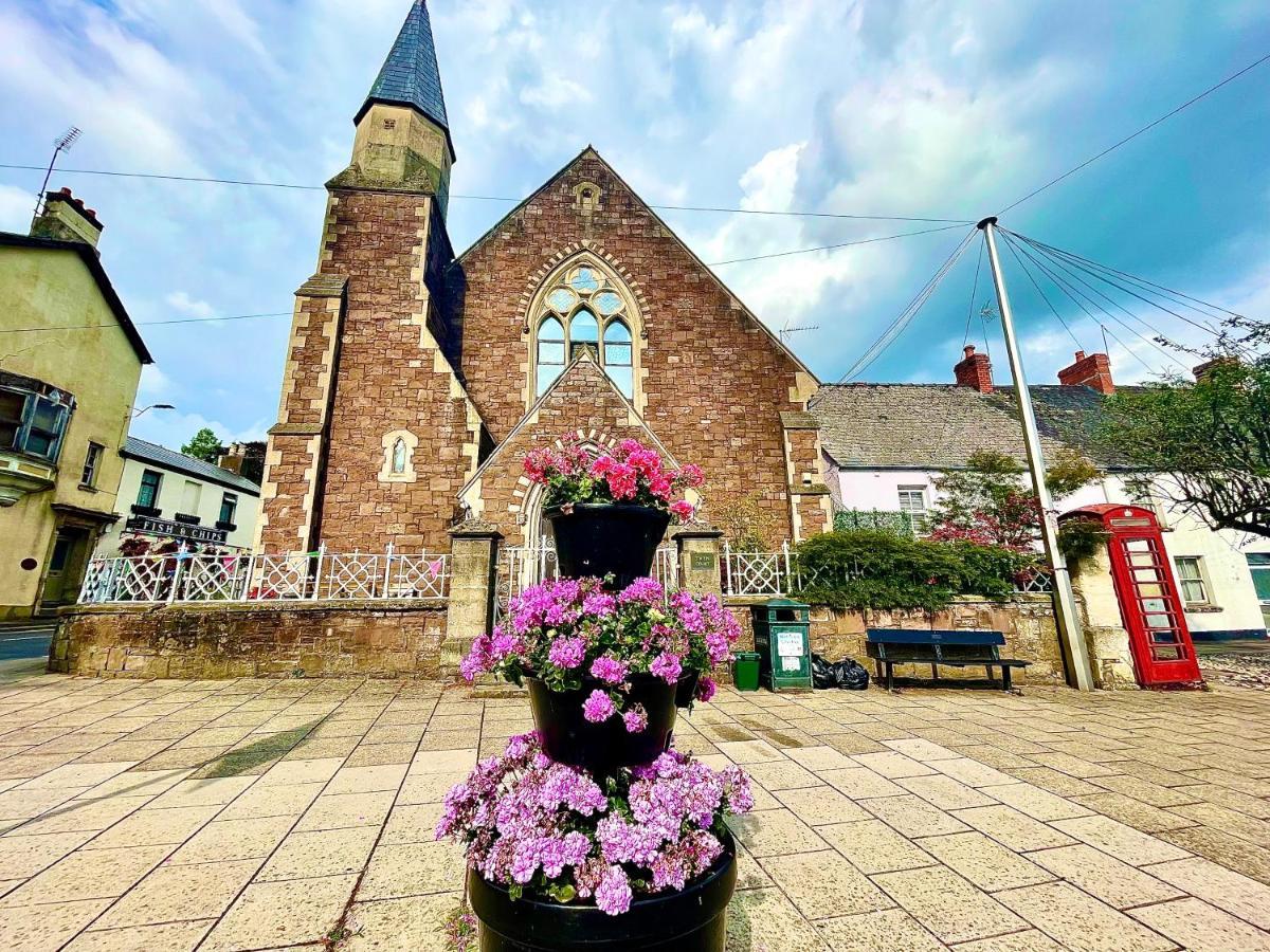 Penderi House Usk With Cymru Holidays Buitenkant foto