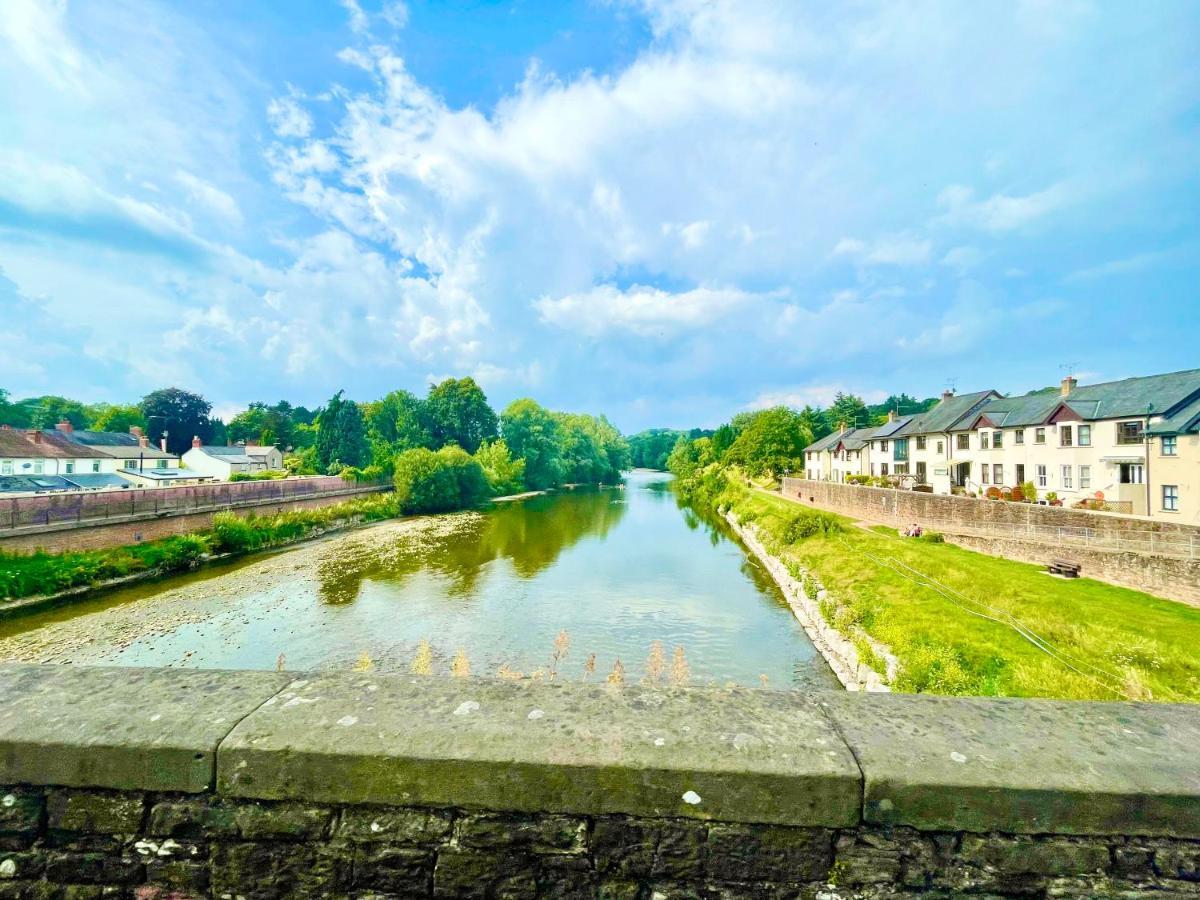 Penderi House Usk With Cymru Holidays Buitenkant foto