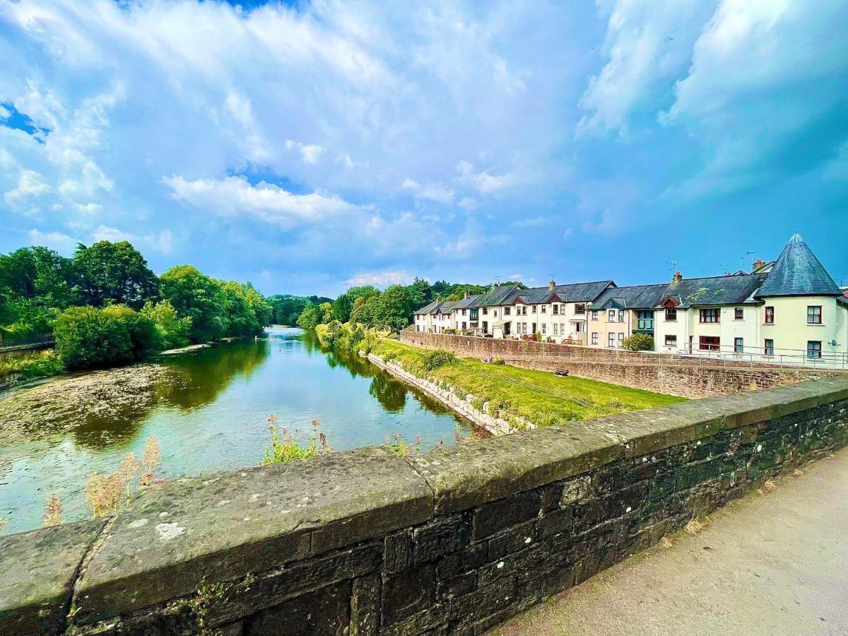Penderi House Usk With Cymru Holidays Buitenkant foto