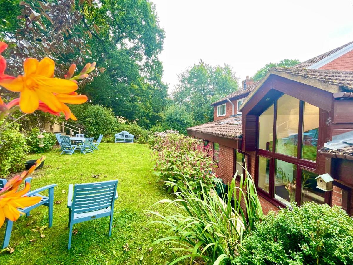 Penderi House Usk With Cymru Holidays Buitenkant foto