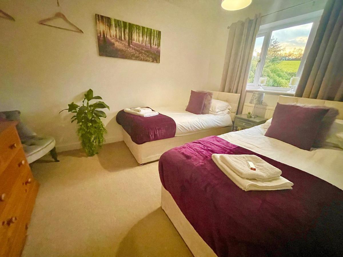 Penderi House Usk With Cymru Holidays Buitenkant foto