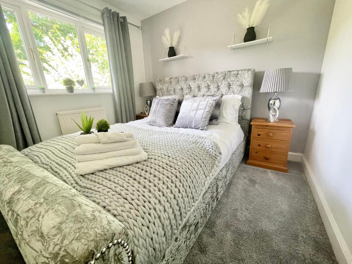 Penderi House Usk With Cymru Holidays Buitenkant foto